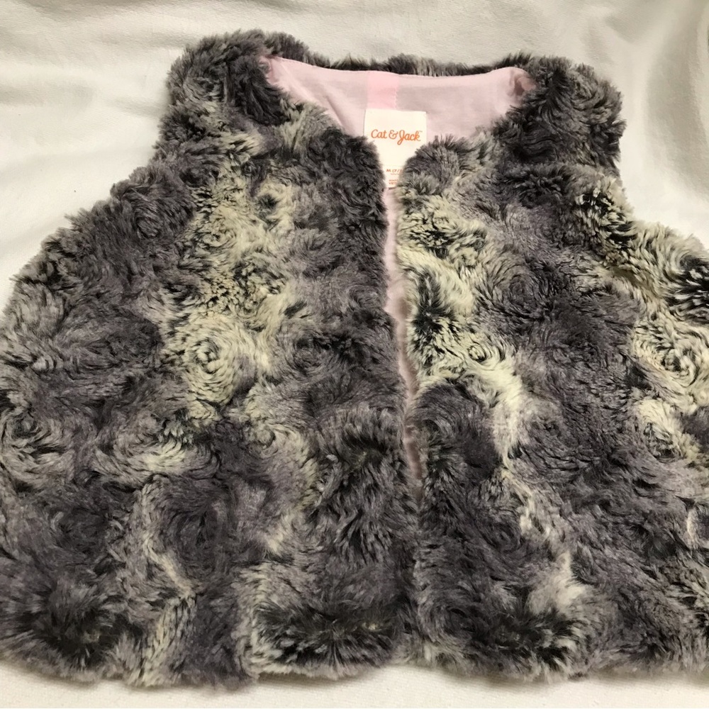 Cat & Jack Girls size 7-8 faux fur vest gray, beige sleeveless